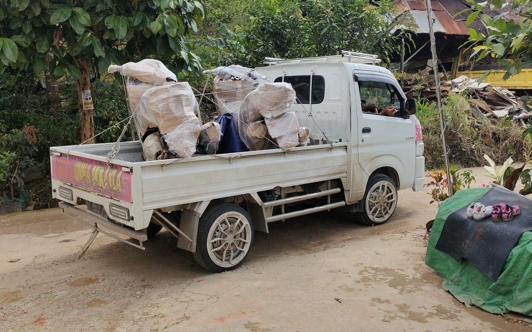 Persiapan Pengiriman Kendaraan di Kantor Kalimantan